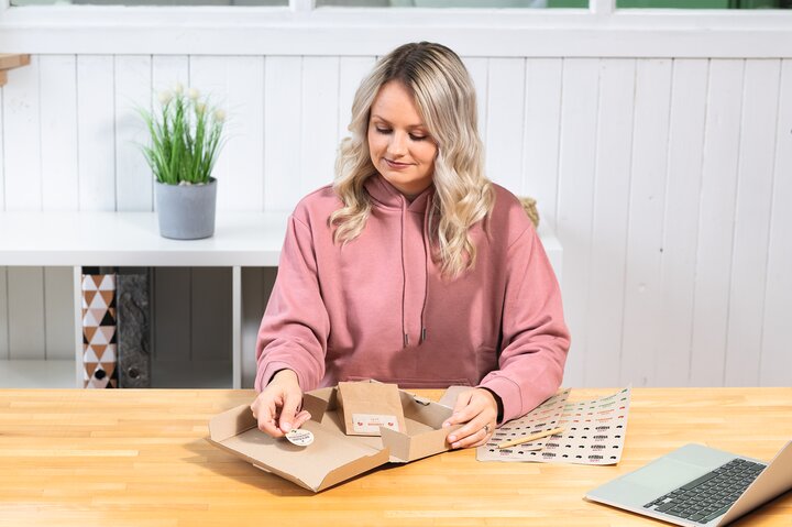 Etiketten aus Silphie-Papier A4, 105x148 mm, naturbraun, permanent haftend, 20 Blatt, 80 Klebeetiketten